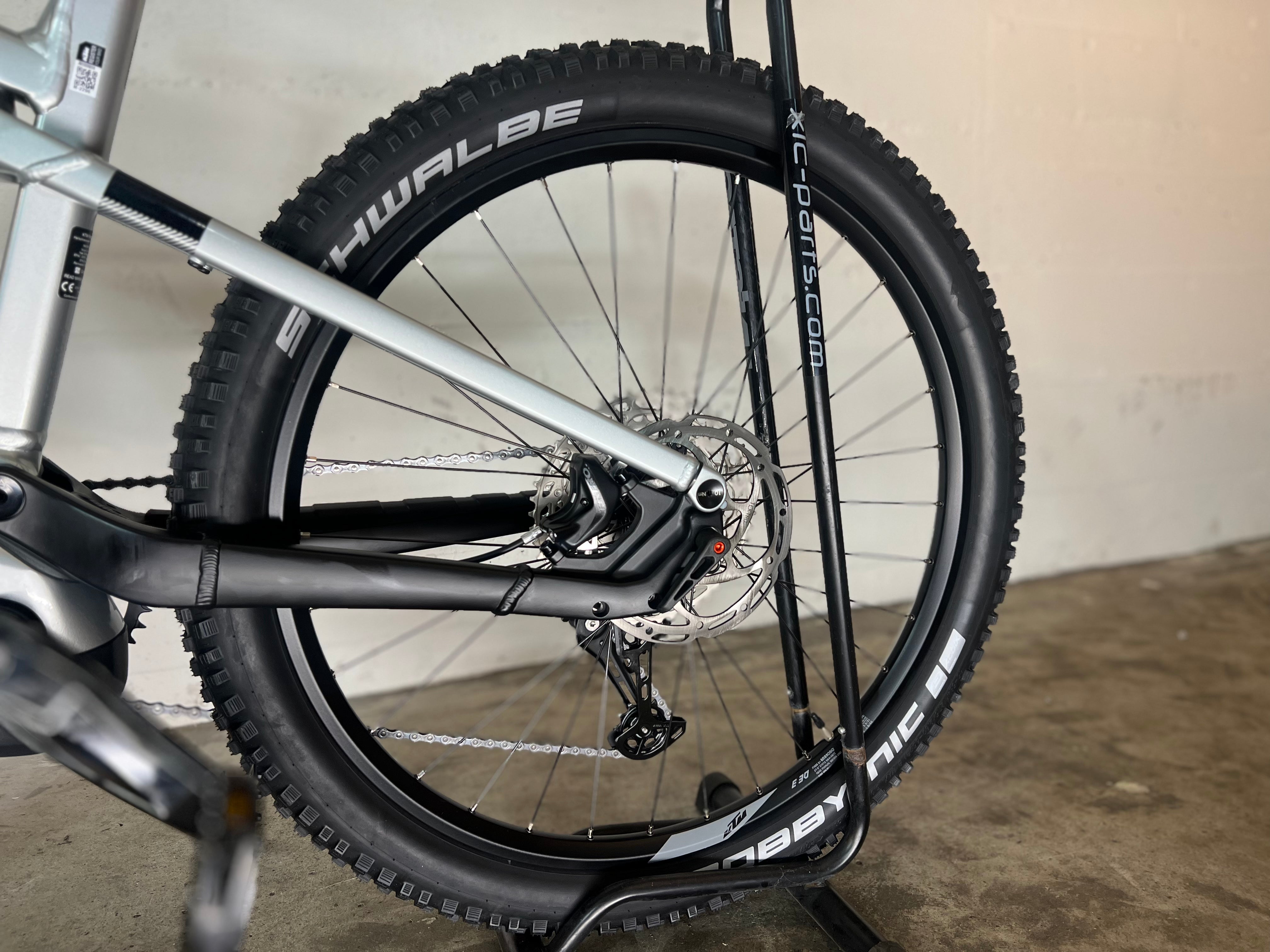 MACINA LYCAN 772 starlight silver (black+blue)