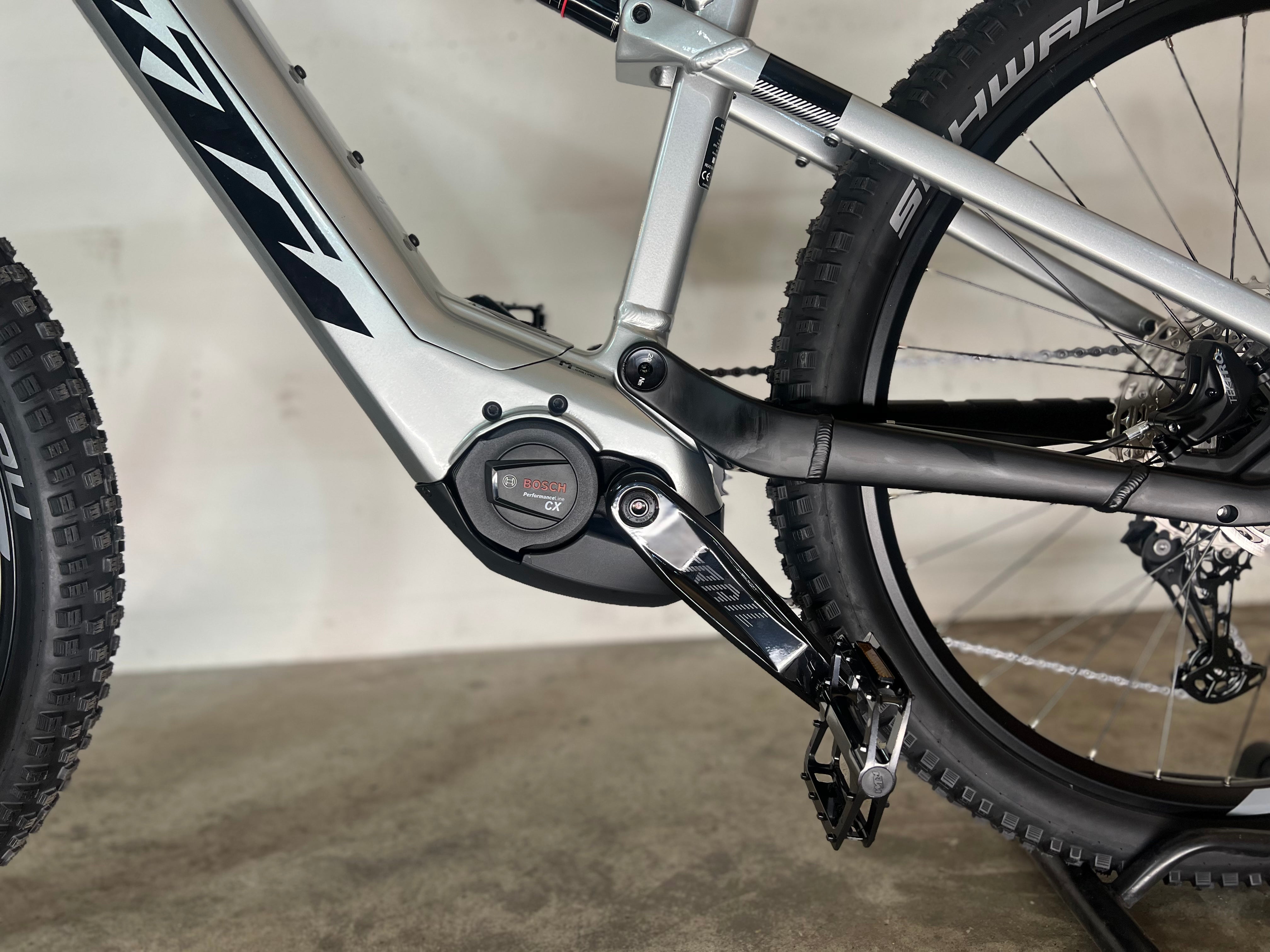 MACINA LYCAN 772 starlight silver (black+blue)