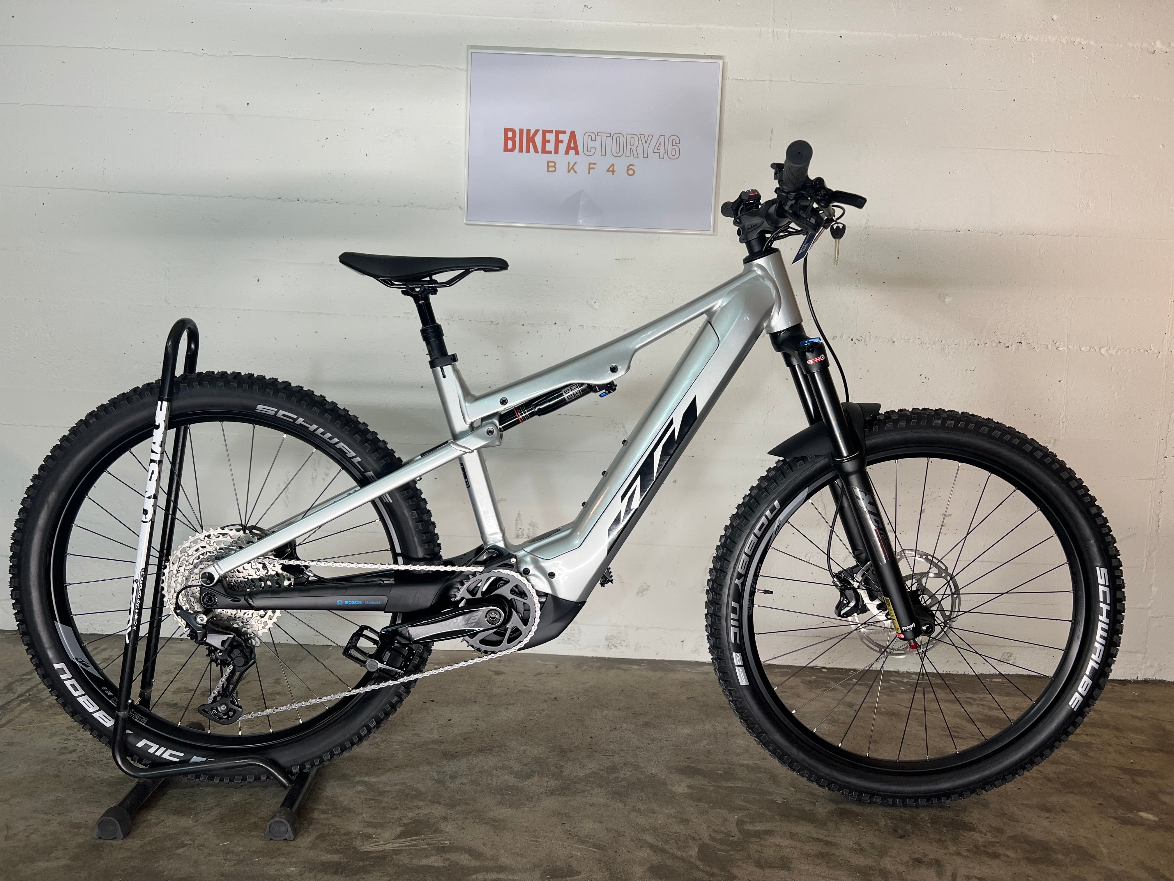 MACINA LYCAN 772 starlight silver (black+blue)