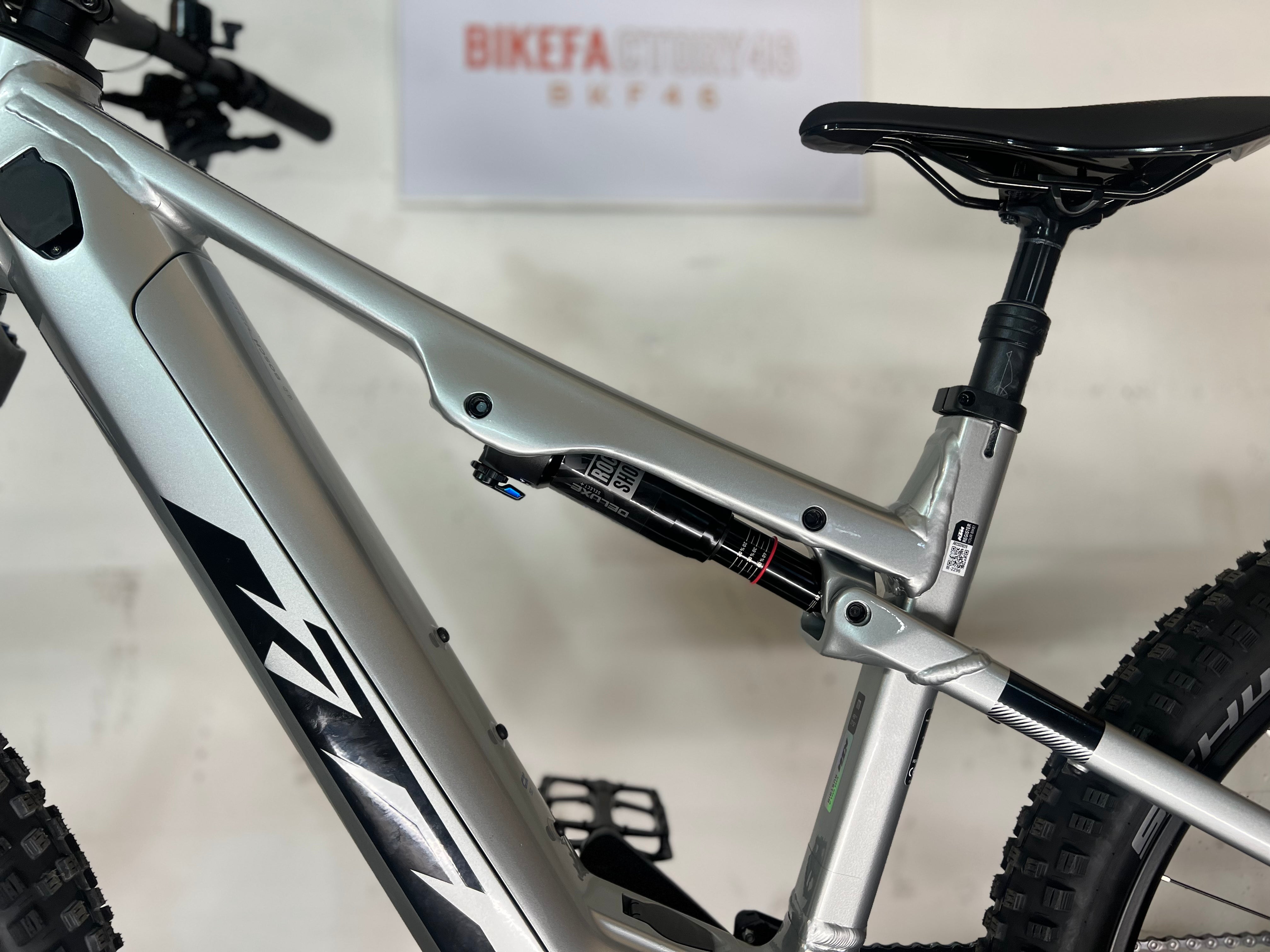 MACINA LYCAN 772 starlight silver (black+blue)