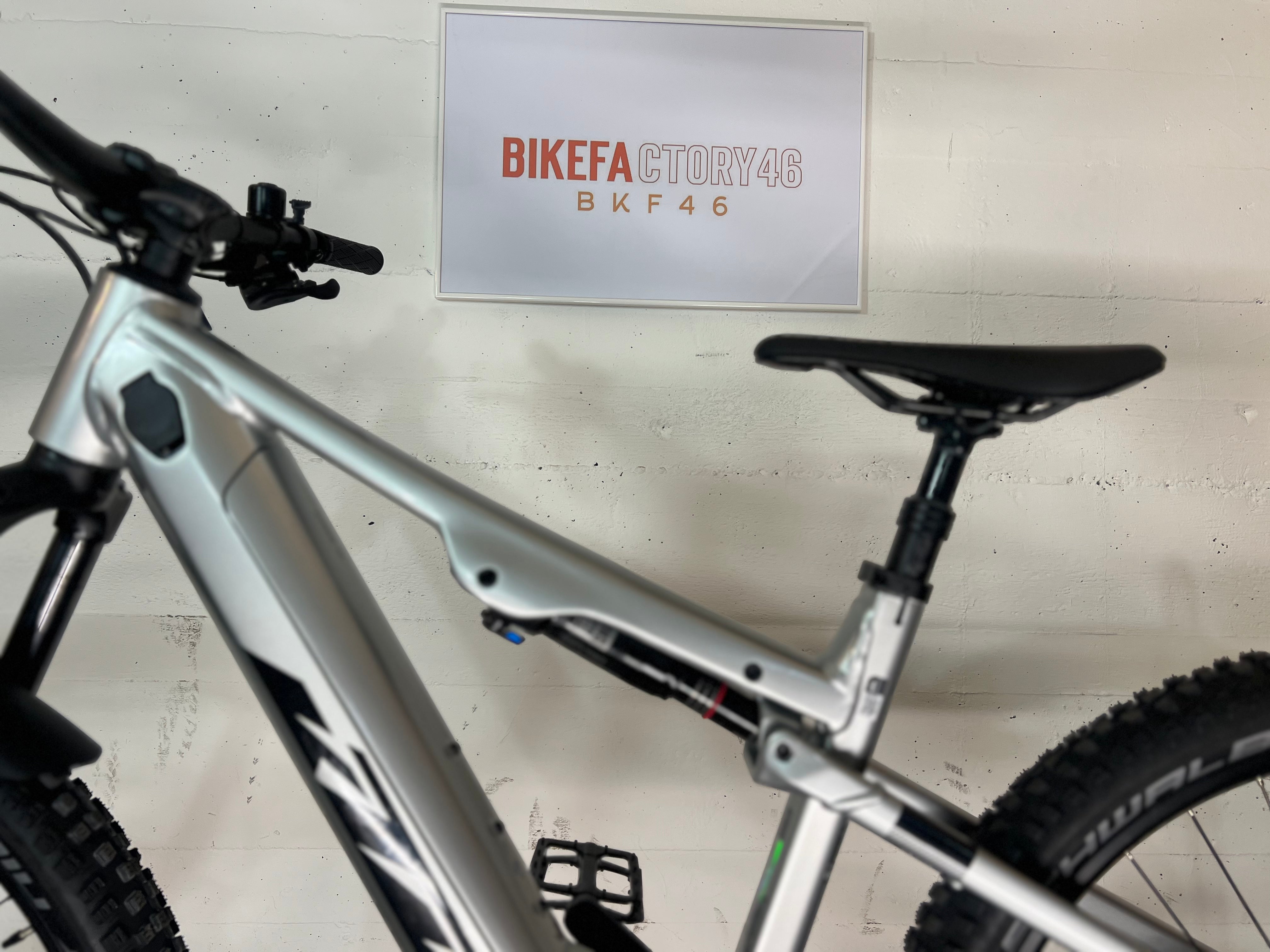 MACINA LYCAN 772 starlight silver (black+blue)